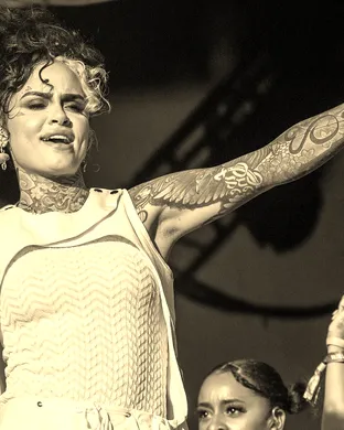 Kehlani Darien Center